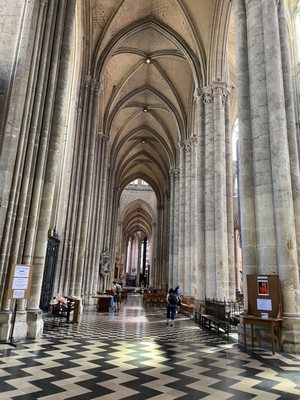Cathédrale Notre-Dame d'Amiens by null