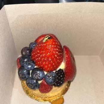 Chateau De Chantilly Cafe - Mixed berry tart - Bakeries Near Me - Chantilly, Virginia