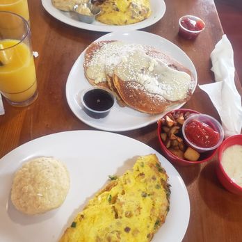Ruby Slipper Orange Beach - White chocolate bread pudding pancakes, three little pig omelet, gulf shrimp omelet - Cafes Near Me - Orange Beach, Alabama