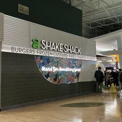 Shake Shack - Side of restaurant