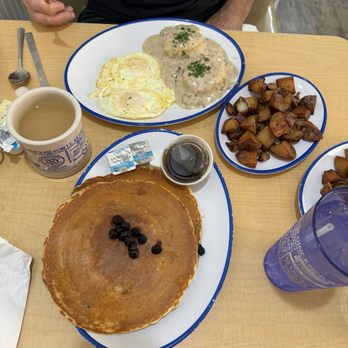 Beach Diner - Biscuits and sausage gravy, home fries & blueberry pancakes! - Diners Near Me - Ponte Vedra Beach, Florida