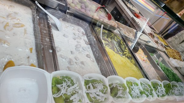 Thạch Chè Hiển Khánh by null