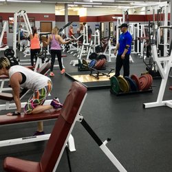 Select Fitness & Tanning - Gym floor