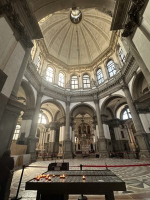 Basilica Santa Maria della Salute by null
