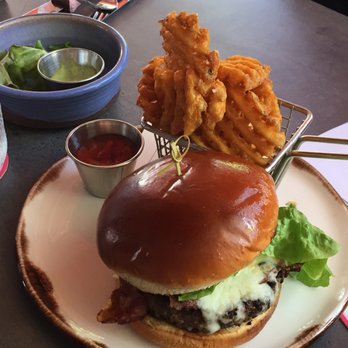 Goen Dining + Bar - North Shore Livestock Beef Burger - Pan Asian Near Me - Kailua, Hawaii