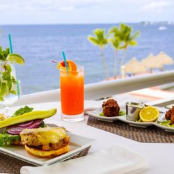 Gus' Grille - Reefhouse Resort & Marina