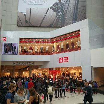 Uniqlo - Storefront - Men's Clothing Near Me - Toronto, Ontario