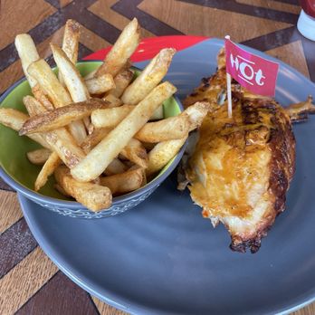 Nando's Peri-Peri - Hot 1/4 Chicken Breast - Chicken Shop Near Me - Virginia Beach, Virginia Nando's Peri-Peri - Hot 1/4 Chicken Breast - Chicken Shop Near Me - Virginia Beach, Virginia