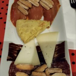 Cardamomo Tablao Flamenco - Tapas tray