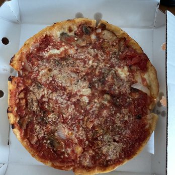 Lou Malnati's Pizzeria - Great four slice small veggie pizza - Pizza Near Me - Wilmette, Illinois