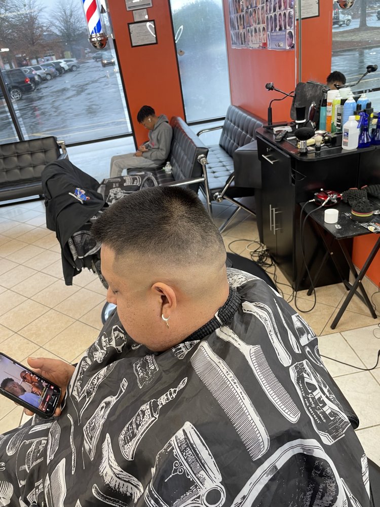 Jay luxury cutz Logo