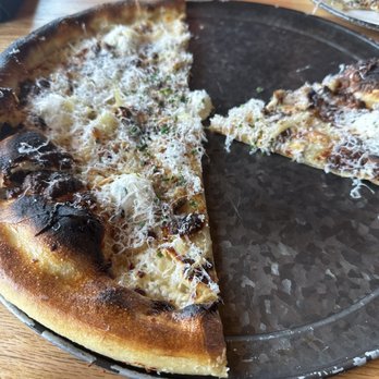 The Wellhouse at Jim Beam - Garlic cheese pizza at the Sandwich shop.  A little too "charred" for me - Venues & Event Spaces Near Me