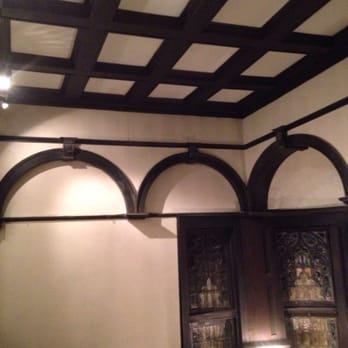 Mansions on Fifth - Beautiful woodwork on the ceilings - Bed & Breakfast Near Me - Pittsburgh, Pennsylvania Mansions on Fifth - Beautiful woodwork on the ceilings - Bed & Breakfast Near Me - Pittsburgh, Pennsylvania