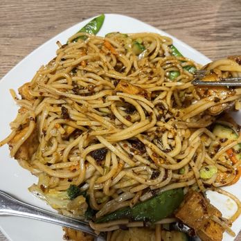 Flamingo Palace - Vegetable lo Mein with Tofu - Chinese Near Me - Phoenix, Arizona