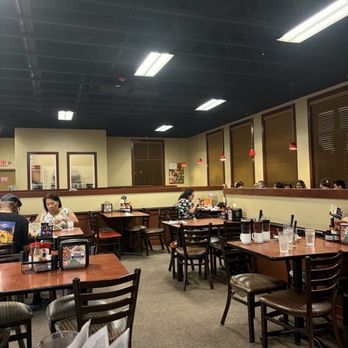 Golden Corral Buffet & Grill - Seating - Buffets Near Me - Downey, California