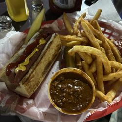 Kahootz Draft House - Hot dog and chili