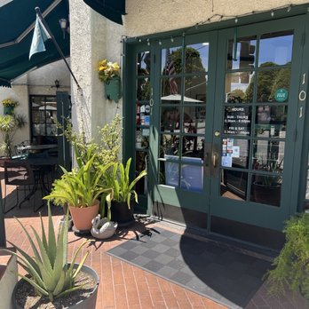 Kara's Korner - Entrance to restaurant - Delis Near Me - Glendora, California Kara's Korner - Entrance to restaurant - Delis Near Me - Glendora, California