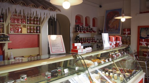 La Tarte Tropézienne Pâtisserie Viennoiserie Sandwicherie Pain by null