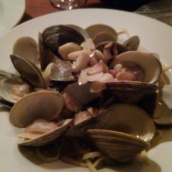 Antonio's Trattoria - Linguine w. White clam sauce - Italian Near Me - Bronx, New York Antonio's Trattoria - Linguine w. White clam sauce - Italian Near Me - Bronx, New York