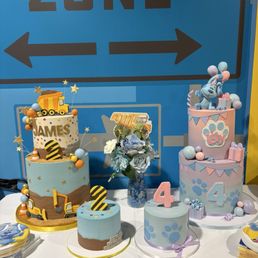 Custom kids birthday cakes and corresponding smash cakes Custom kids birthday cakes and corresponding smash cakes