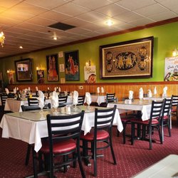 Taj Mahal Indian Restaurant - Dining area