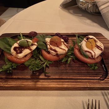 Café Figaro - Insalata Caprese - Italian Near Me - Burlingame, California Café Figaro - Insalata Caprese - Italian Near Me - Burlingame, California