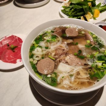 An Di Dzo - Pho dac biet with tai slices on the side - Vietnamese Near Me - Honolulu, Hawaii An Di Dzo - Pho dac biet with tai slices on the side - Vietnamese Near Me - Honolulu, Hawaii