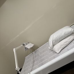 This is the light stim bed + face mask. I used it for 30 min. It's red LED and infrared LED. I was comfortable and calm- the room is lovely This is the light stim bed + face mask. I used it for 30 min. It's red LED and infrared LED. I was comfortable and calm- the room is lovely