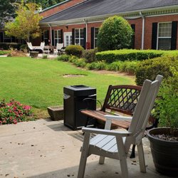 Sandy Springs Health and Rehabilitation - Back court yard
