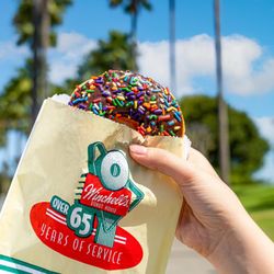 Winchell's Donut House - The Donut shop serves coffee, breakfast sandwiches, burritos, bagels, muffins & other baked goods.