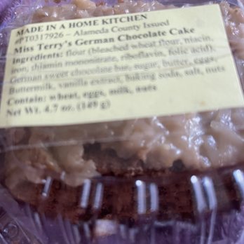 World Champion Smokehouse - Hmm a lot dry usually the cakes are moist and good! Not today! 4.21.21 - Grocery Near Me - Oakland, California