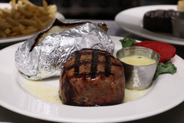 THE WONDER BAR STEAKHOUSE by null