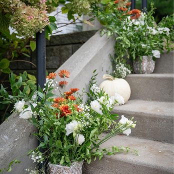 Fiori di Giulia - Stairway floral accents - Florists Near Me
