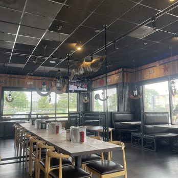 Crab Du Jour - Interior - Seafood Near Me - Melrose Park, Illinois Crab Du Jour - Interior - Seafood Near Me - Melrose Park, Illinois