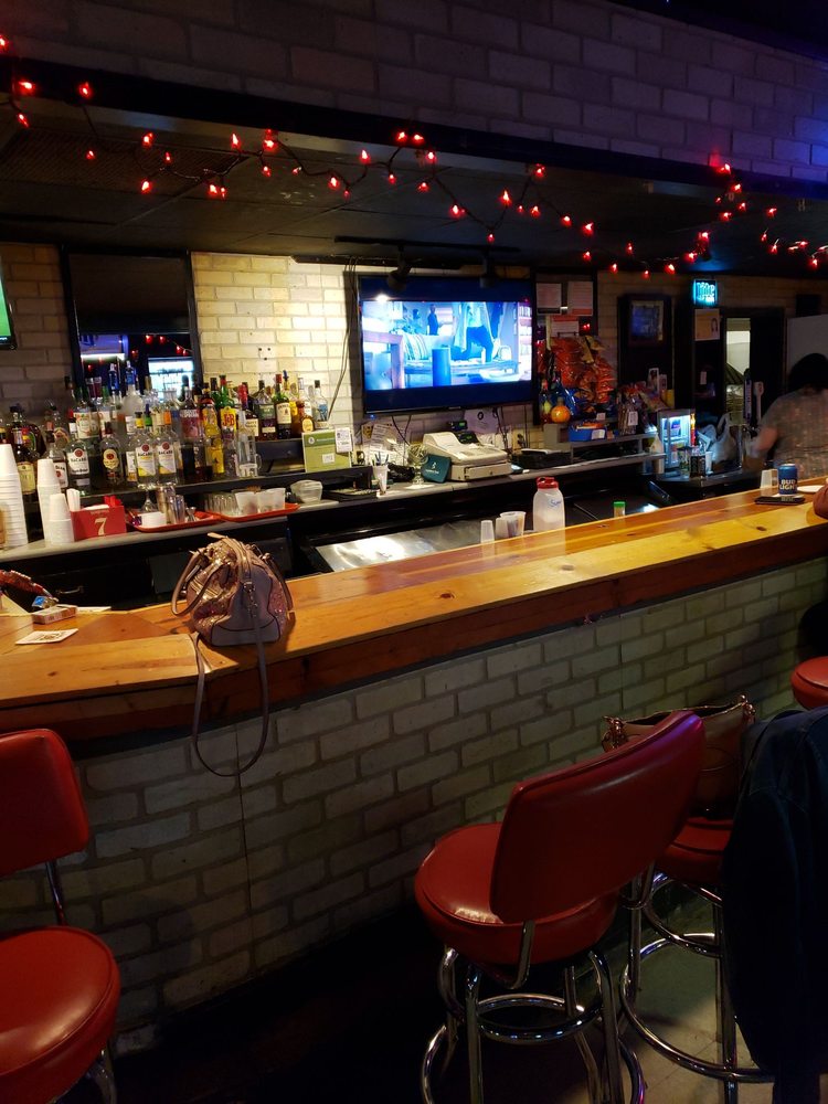 THROTTLE BAR+GRILL Updated September 2024 3308 N Main St, East