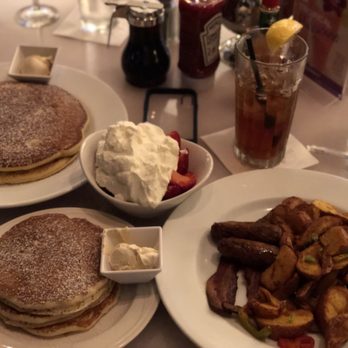 M.A.C. 24/7 - Mochi Pancakes Strawberries and Cream - American Near Me - Honolulu, Hawaii