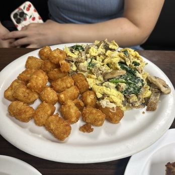 Nat's Early Bite Coffee Shop - Scramble with hot turkey sausage and tots - Diners Near Me - Sherman Oaks, California