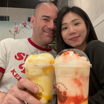 Meet Tea - Dining area-Snow Yogurt Strawberry and Mango - Bubble Tea Near Me - Temple City, California Meet Tea - Dining area-Snow Yogurt Strawberry and Mango - Bubble Tea Near Me - Temple City, California