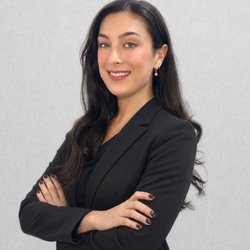 Andrade Plastic Surgery - Daniela D'Acunto,
MS, PA-C