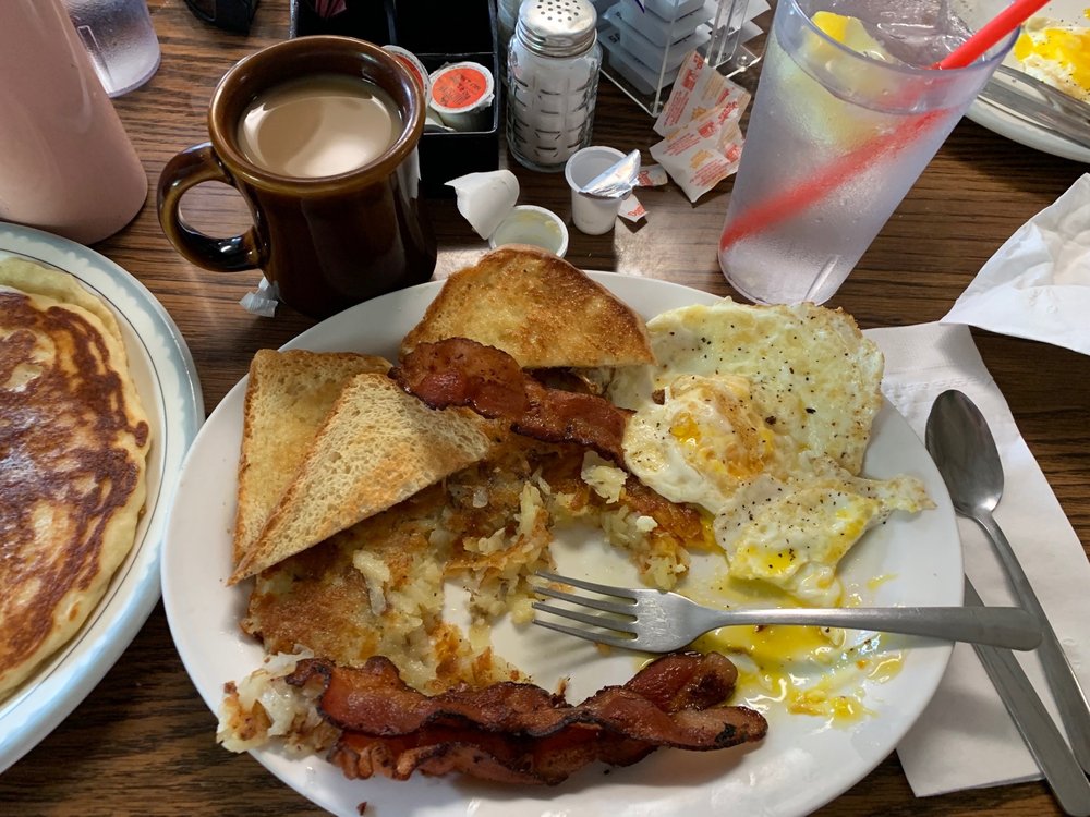 KATHY’S PLACE Updated July 2024 15 Photos 101 E Maple St, Sacred