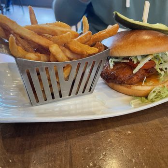 Ballast Point - Fried chicken sandwich - Brewpubs Near Me - Anaheim, California Ballast Point - Fried chicken sandwich - Brewpubs Near Me - Anaheim, California