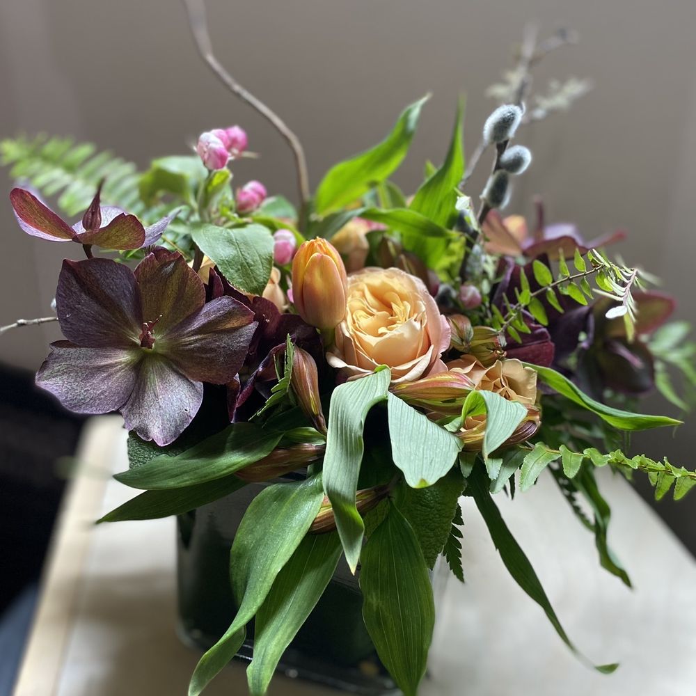 Farmhouse Box and Bloom - Another gorgeous arrangement sent to a friend created by Kim! - Florists Near Me Farmhouse Box and Bloom - Another gorgeous arrangement sent to a friend created by Kim! - Florists Near Me