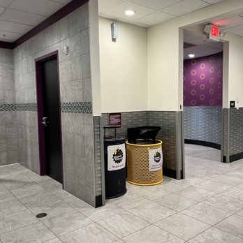 Planet Fitness - Women's locker room - Gyms Near Me - Aurora, Colorado Planet Fitness - Women's locker room - Gyms Near Me - Aurora, Colorado