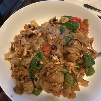 Dahla - Spicy drunken noodle with chicken - Thai Near Me - New Orleans, Louisiana