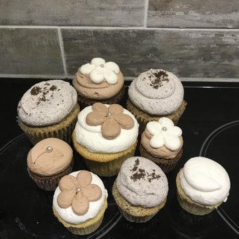 Maggie's Cake Couture - Yummy cupcakes - Custom Cakes Near Me Maggie's Cake Couture - Yummy cupcakes - Custom Cakes Near Me