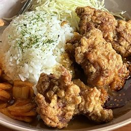 The karaage chicken with curry. The karaage chicken with curry.