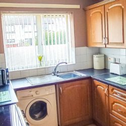 Portrush Getaway Holiday Let - Kitchen