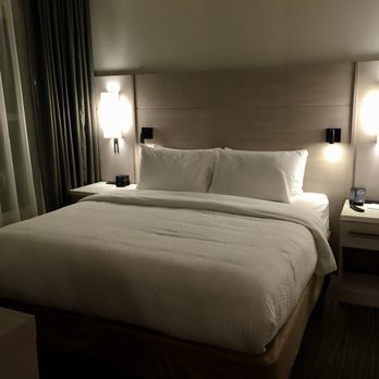 Hotel Trio Healdsburg - Bedroom - Hotels Near Me - Healdsburg, California