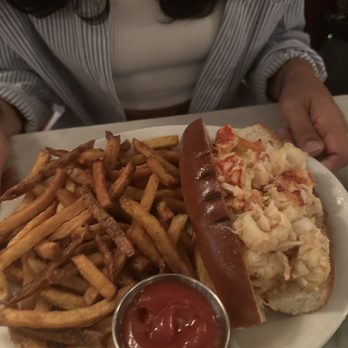 Neptune Oyster - Maine Lobster Roll Sandwich - Seafood Near Me - Boston, Massachusetts Neptune Oyster - Maine Lobster Roll Sandwich - Seafood Near Me - Boston, Massachusetts