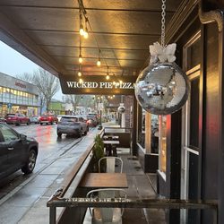 Wicked Pie Pizza - Outside holiday season